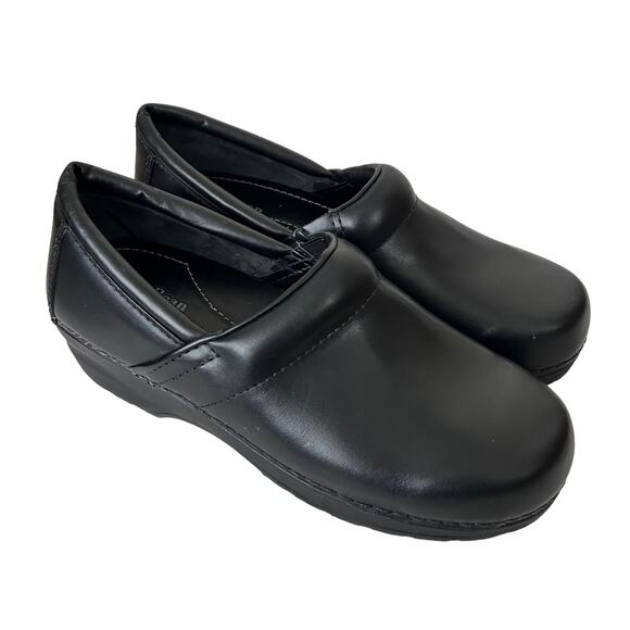 LL Bean Black Leather Slip On Clogs Sz 7.5 - Picture 1 of 9